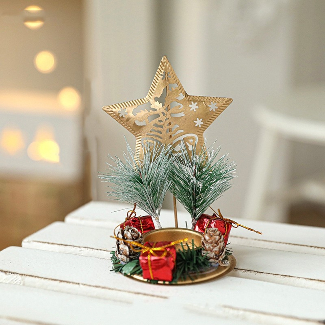 Suport Decorativ pentru Lumanare de Craciun, Flippy, Ornament pentru Lumanare pe Masa, Model Stea cu Clopotei si Crengute de Brad, din Art Metal, fara Lumanare 13 x 8.3 cm, Auriu