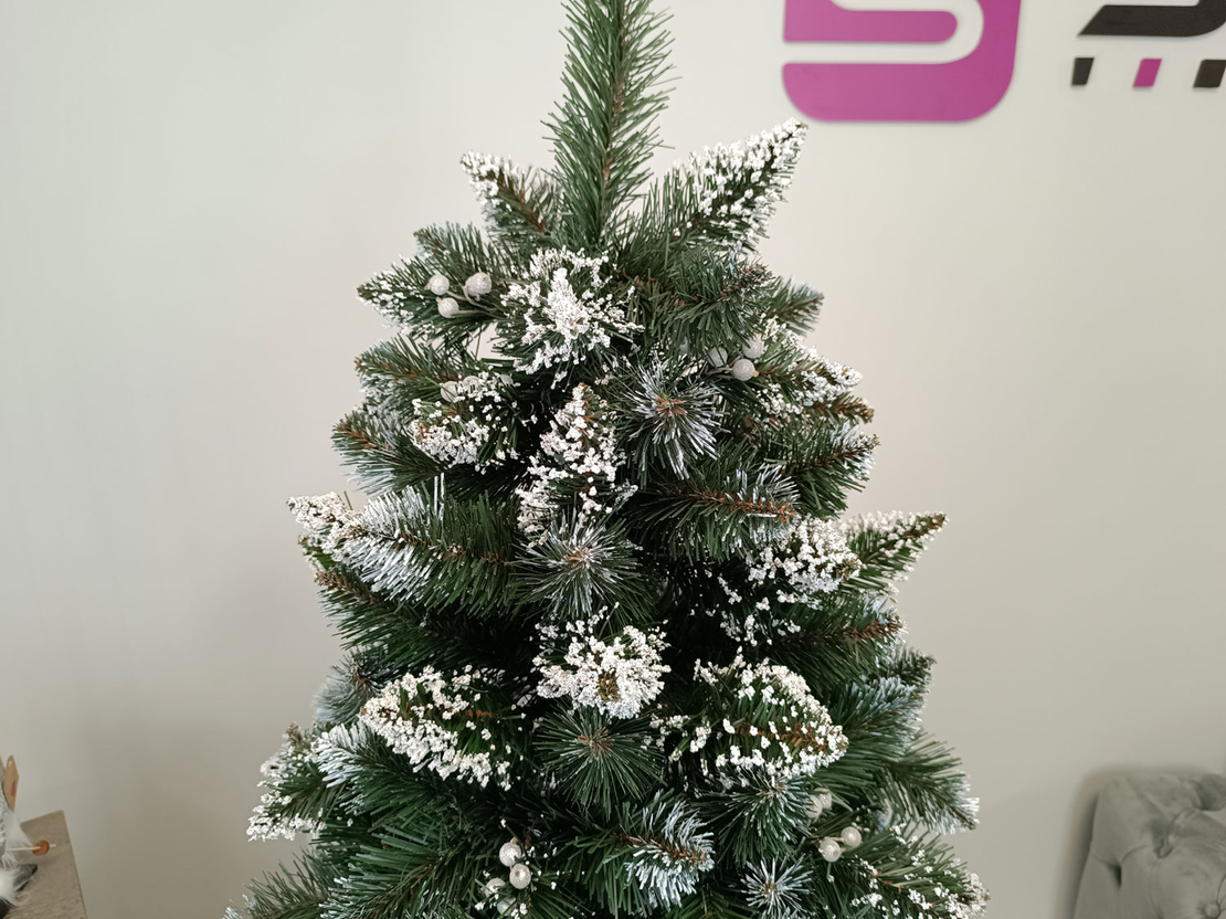 Brad artificial Christmas Deluxe by Sersimo, Crystal nins cu merisoare, 2D, 180cm