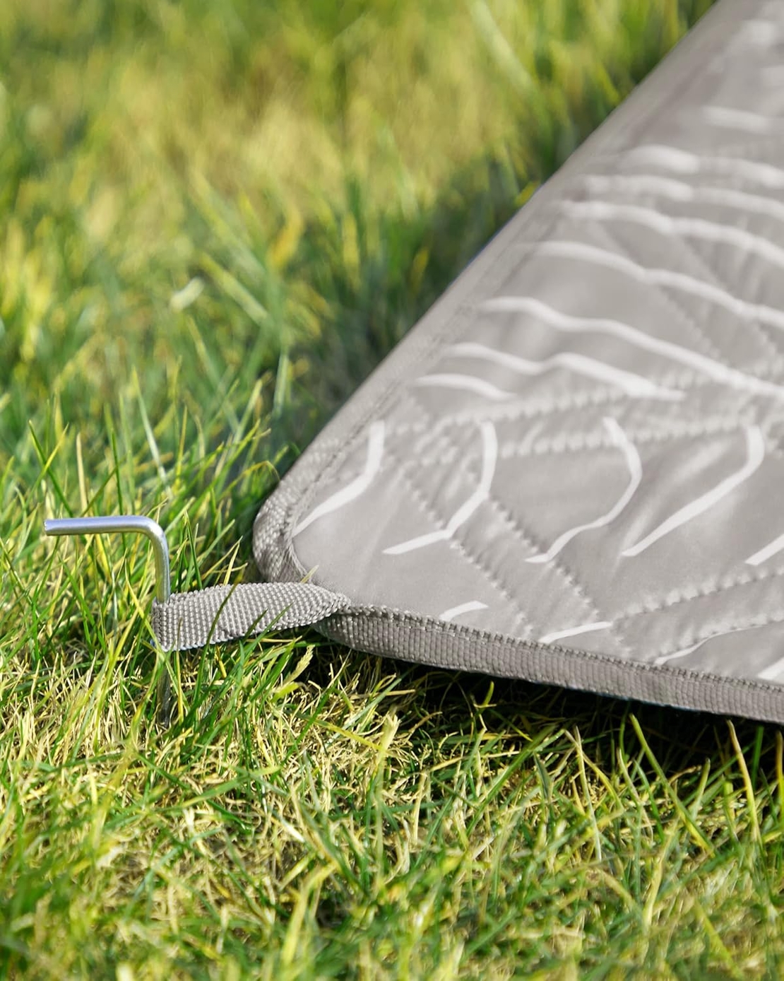 SONGMICS Patura picnic impermeabila 200x200 cm, cu ancore de fixare, pliabila, lavabila, multistrat, kaki cu model tropical
