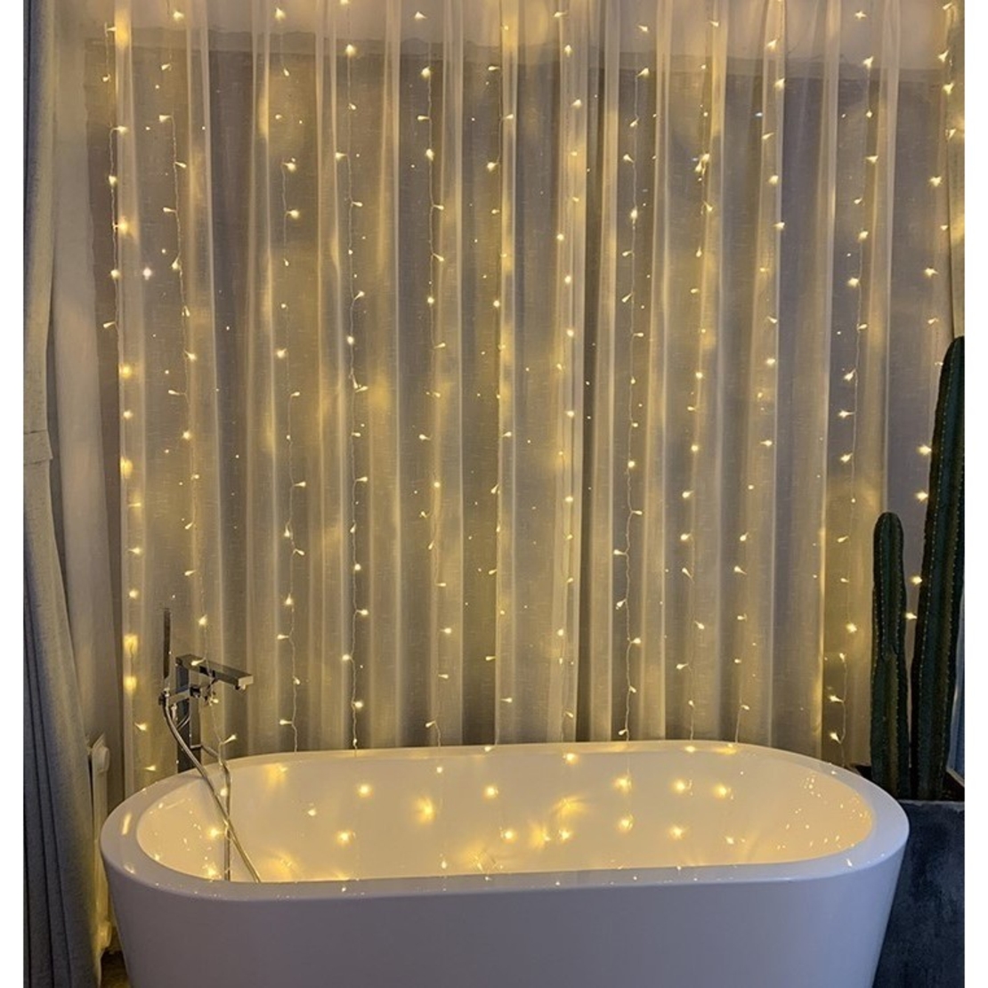 Instalatie Craciun, Tip Perdea, IP44, 8 m x 2 m, 960 LED-uri, Alb cald, 8 jocuri de lumini, Transformator, Interconectabila, Prelungitor 5 m inclus, Fir transparent, Interior/ Exterior, Vafy