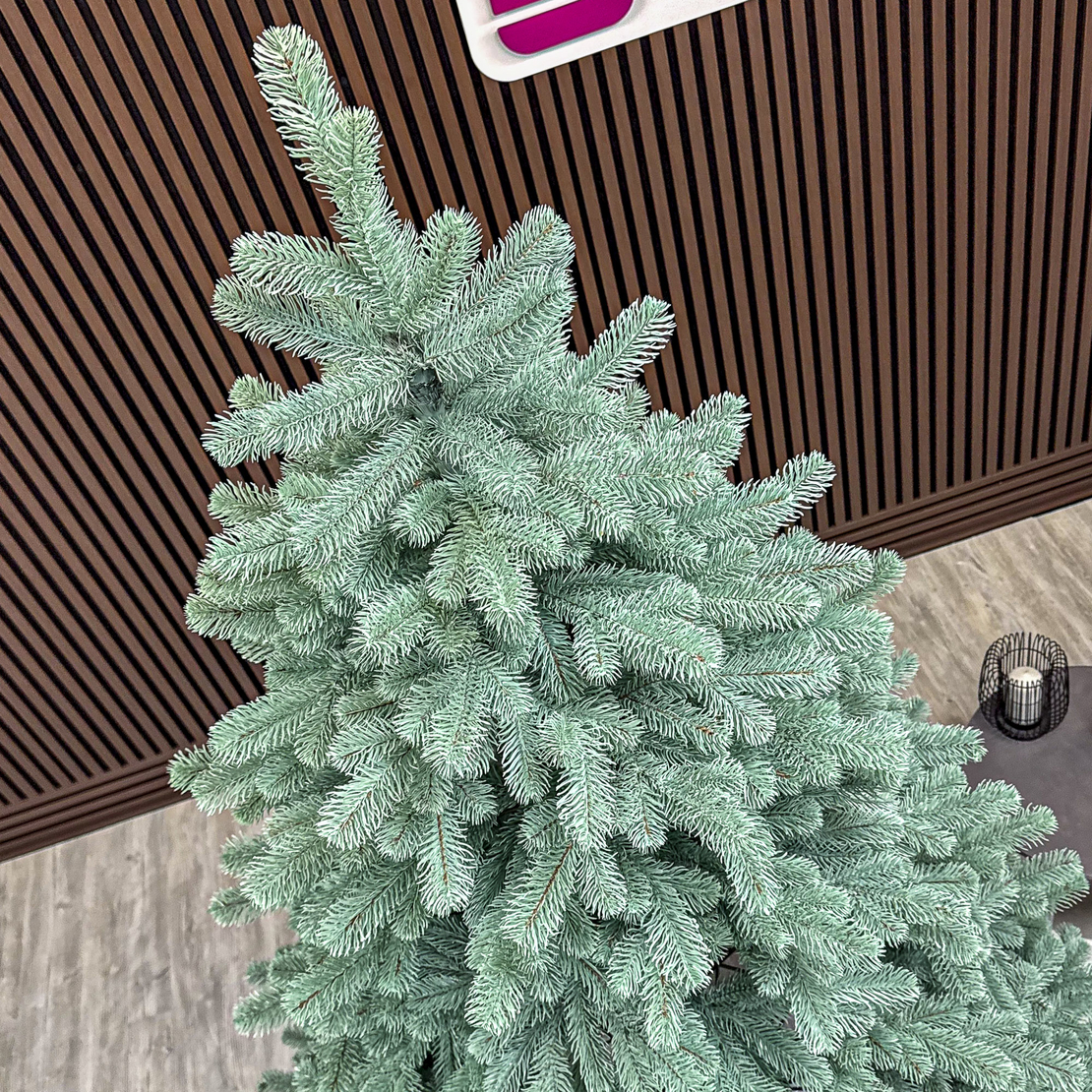 Brad artificial Christmas Deluxe by Sersimo, Kovalivska argintiu, 3D, 230 cm