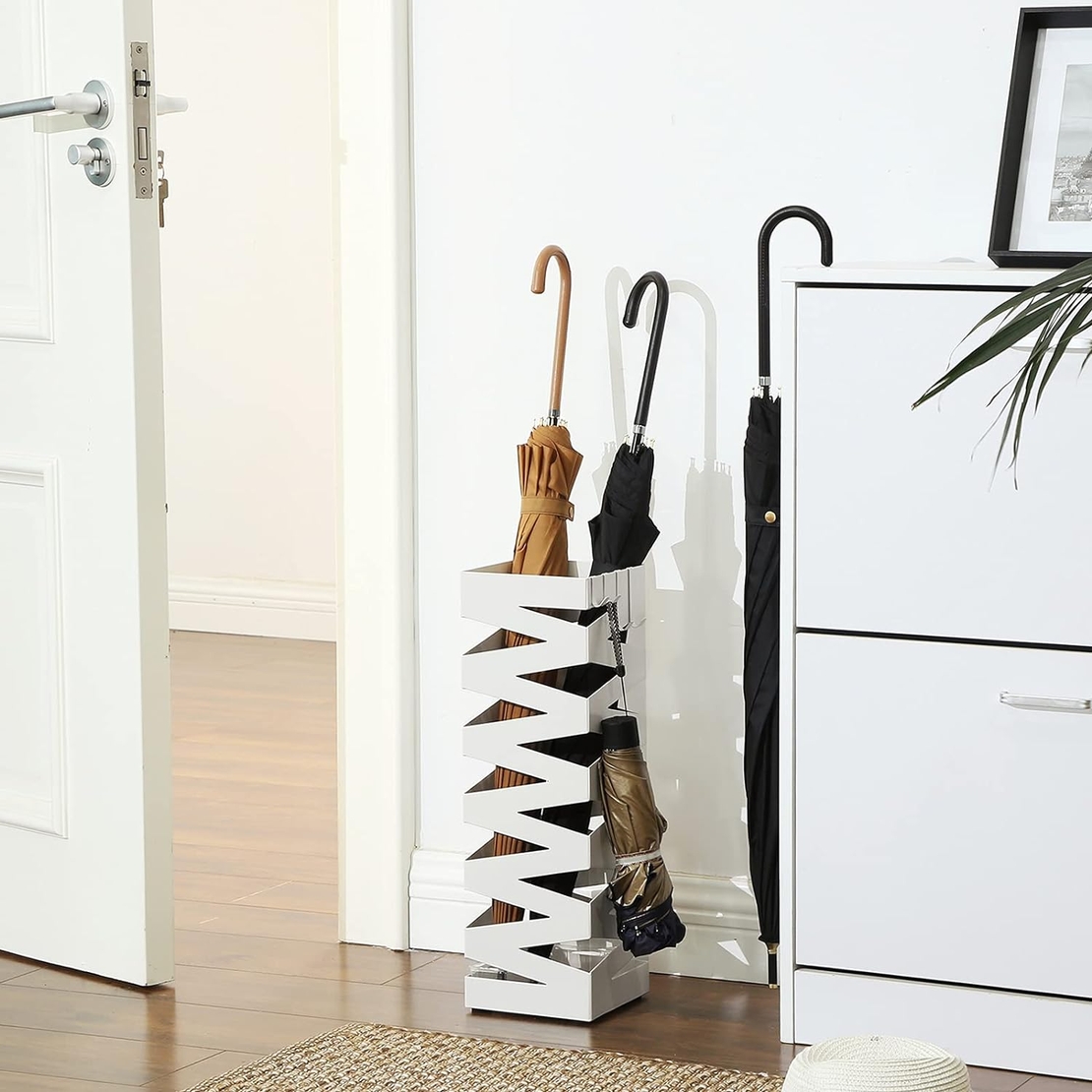 SONGMICS Suport metalic pentru umbrele, cu carlige si tava de picurare, 15x15x49cm, alb