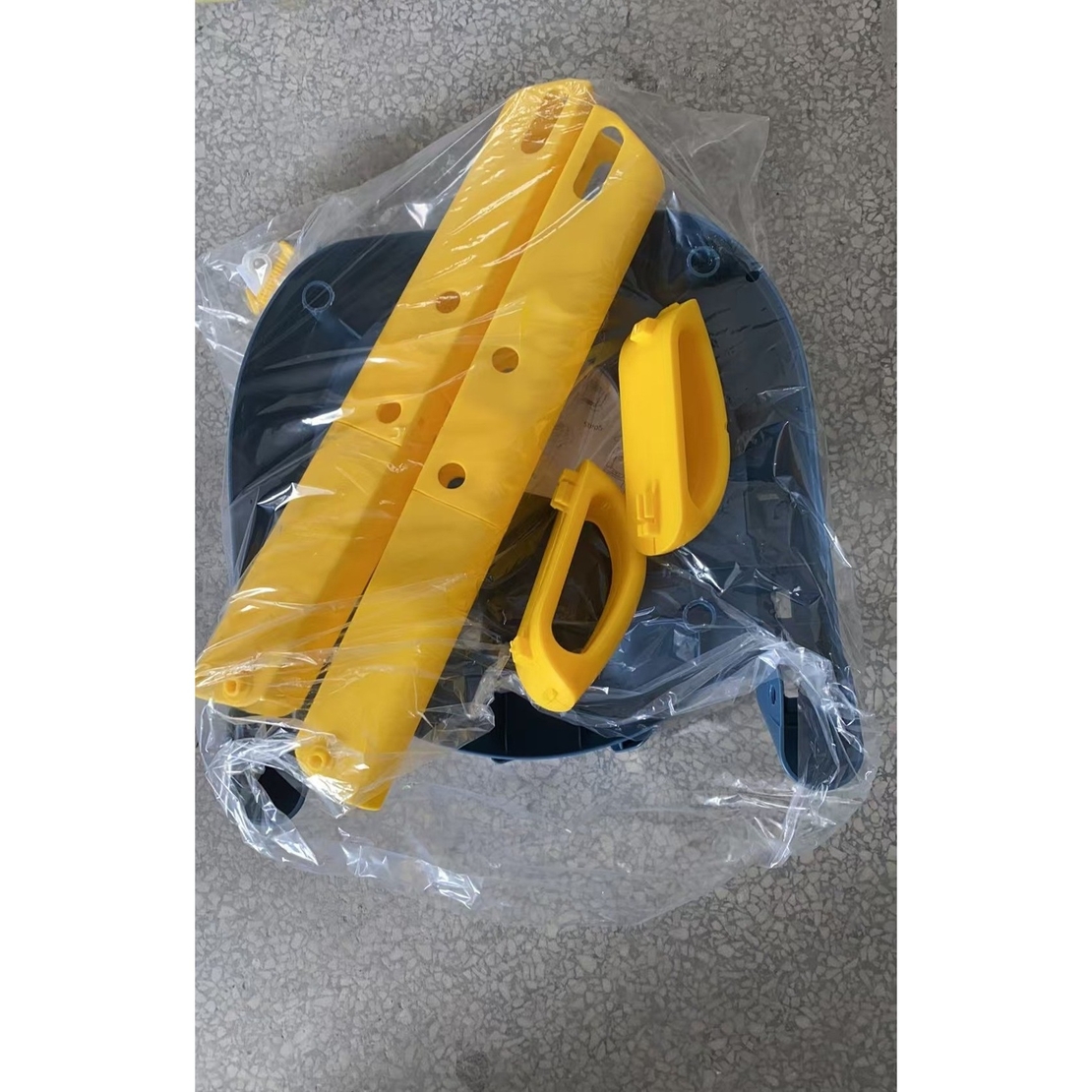 Reductor si Scaunel Inaltator WC, Flippy, pentru Copii 1 - 7 Ani, 2 Trepte Reglabile, Pliabil, Colac Moale, cu Spatar si Manere, Inaltime 54/58 cm x 39.5 x 35 cm, din Plastic+PVC, Albastru/Portocaliu