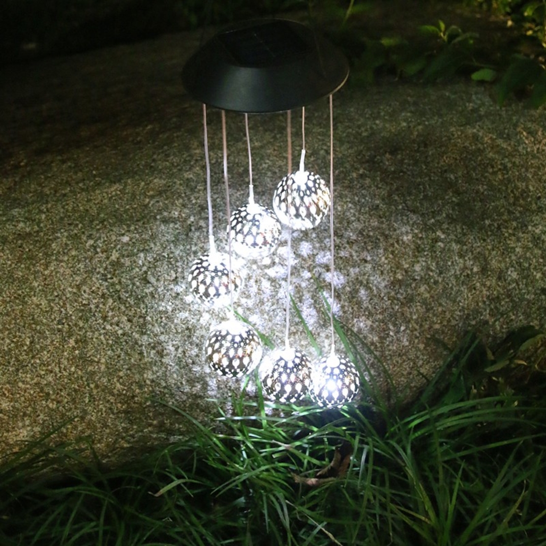 Lampa solara de tip decoratiune pentru gradina, Flippy, model clopotel de vant, alb cald