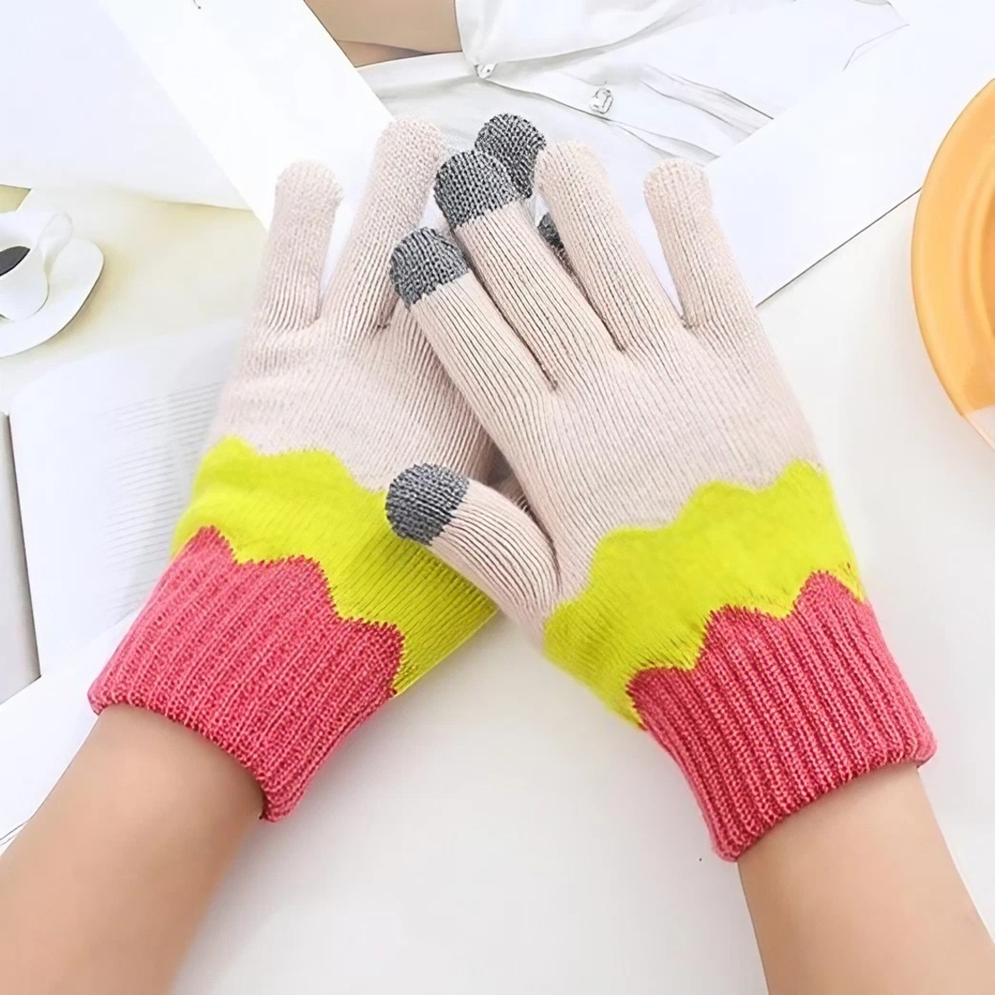 Manusi de Dama, Flippy, Model Ondulat, Functie Touchscreen (ecran tactil), Material Acril Tricotat, Manseta Elastica, Interior Catifelat, Marime Universala, Galben/Roz