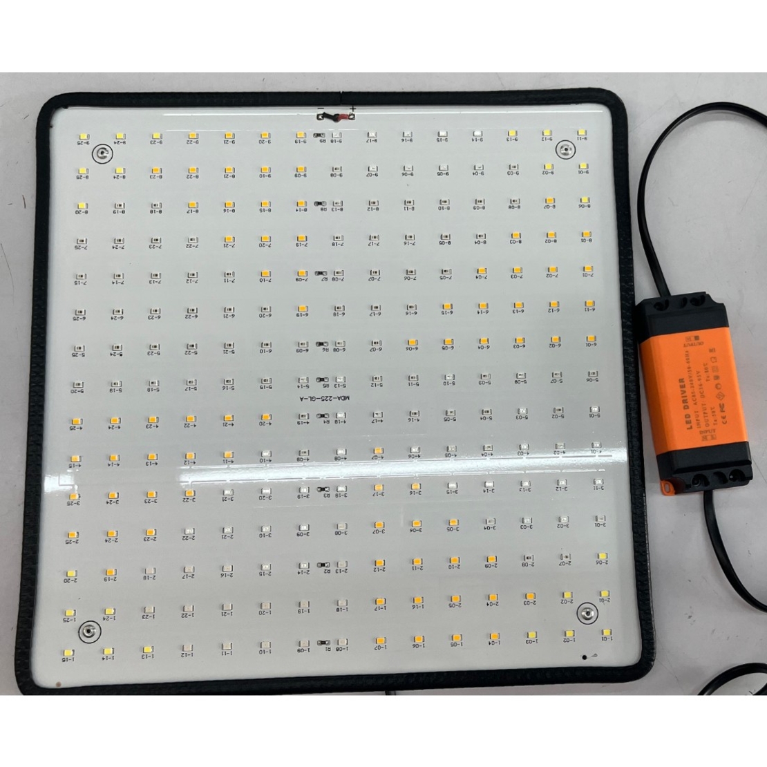 Lampa LED 15W Flippy, pentru cresterea plantelor in interior, material ABS, cu agatatoare, 25 x 25 cm, multicolor