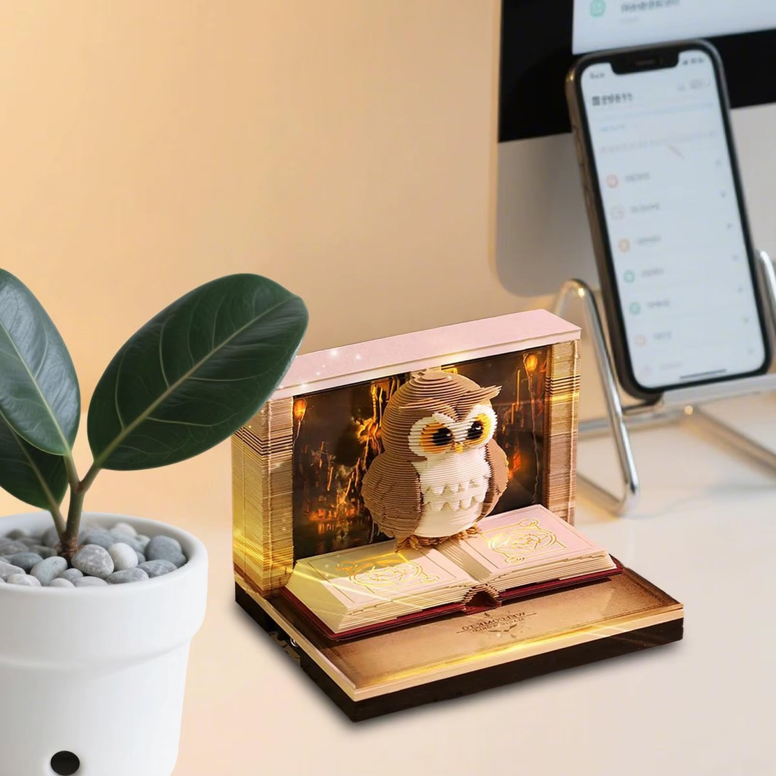 Calendar Interactiv 3D 2026, Flippy, Calendar de Sculptura cu Luminite LED, Bufnita Magic World, pentru Copii, Calendar de Birou Ornamentat, 9 x 9 x 6.8 cm, Maro