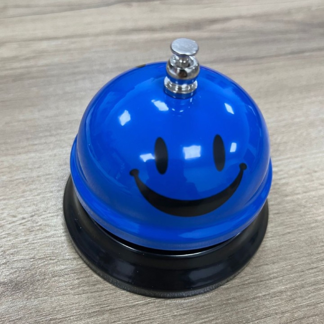 Clopotel Metalic Multifunctional, Flippy, Albastru cu Imprimeu Smiley Face, 7.5x7.5x6.5 cm, Receptie, Restaurant, Cafenele