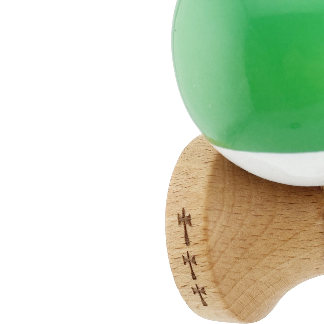 Kendama X Originala, Profesionala, Flippy, Big Cups V2, Super Sticky cu Cupe Mari, din lemn 18 cm, Rulment Metalic cu Ata 55 cm, Verde/Alb