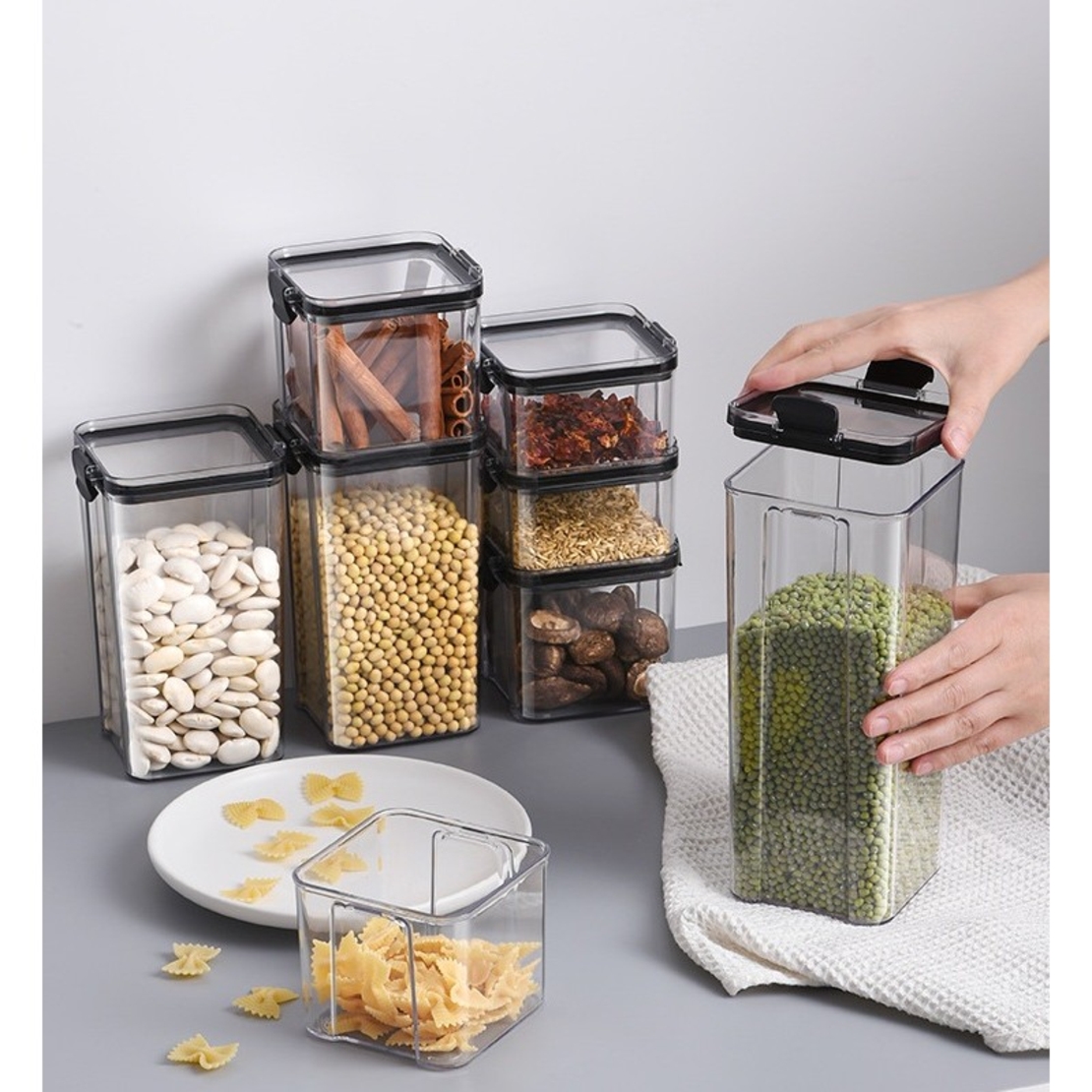 Set 8 Recipiente din Plastic, Flippy, pentru Alimente/Obiecte, Inchidere Ermetica, 2 x 460 ml, 3 x 700 ml, 2 x 1300 ml, 1 x 1800 ml, Transparent