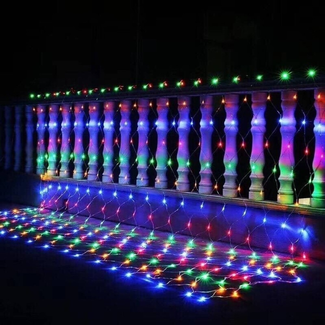 Instalatie Craciun, Tip Plasa, IP 44, 2 x 1 m, 80 LED-uri, Multicolor, 8 jocuri de lumini, Transformator cu telecomanda, Interconectabila, Prelungitor 3 m inclus, Fir transparent, Vafy