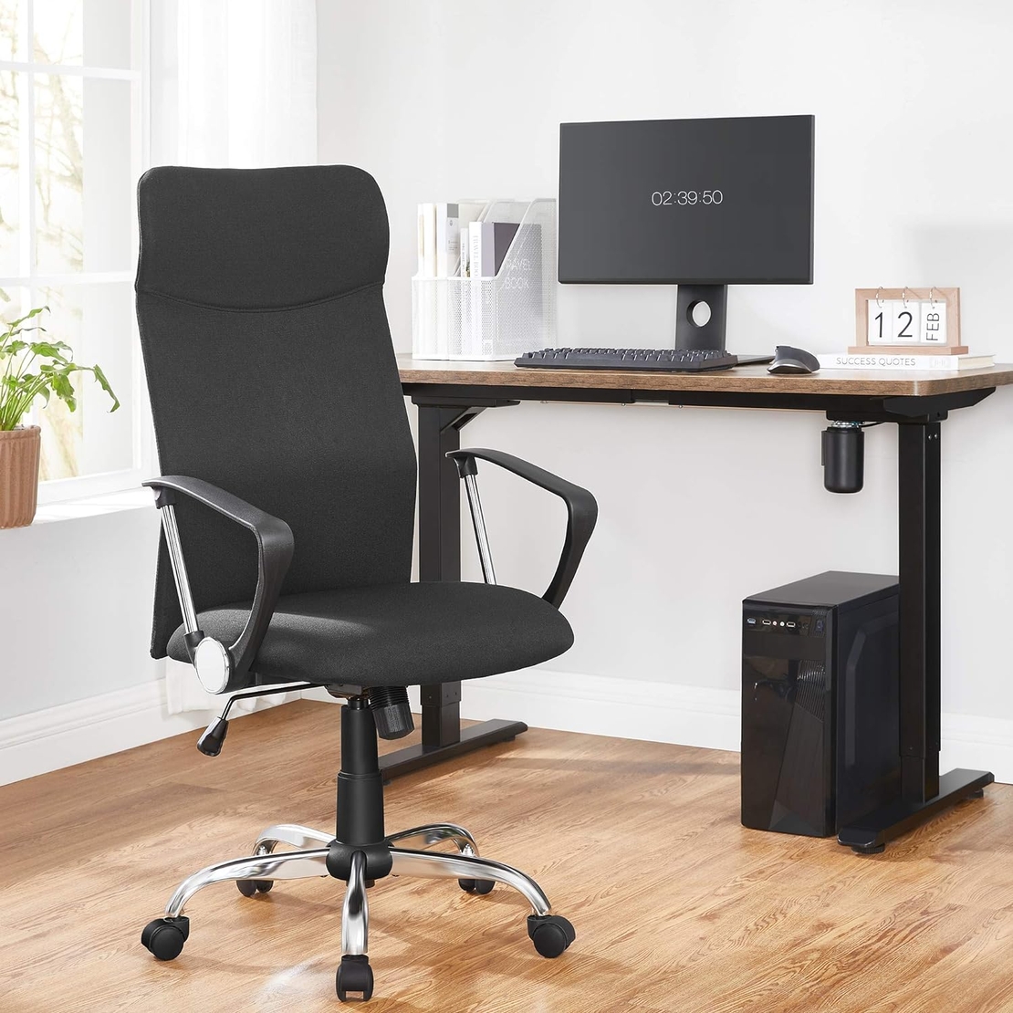SONGMICS Scaun de birou ergonomic pentru sala de sedinte, pivotant, capitonat, inaltime reglabila si rabatabil, negru