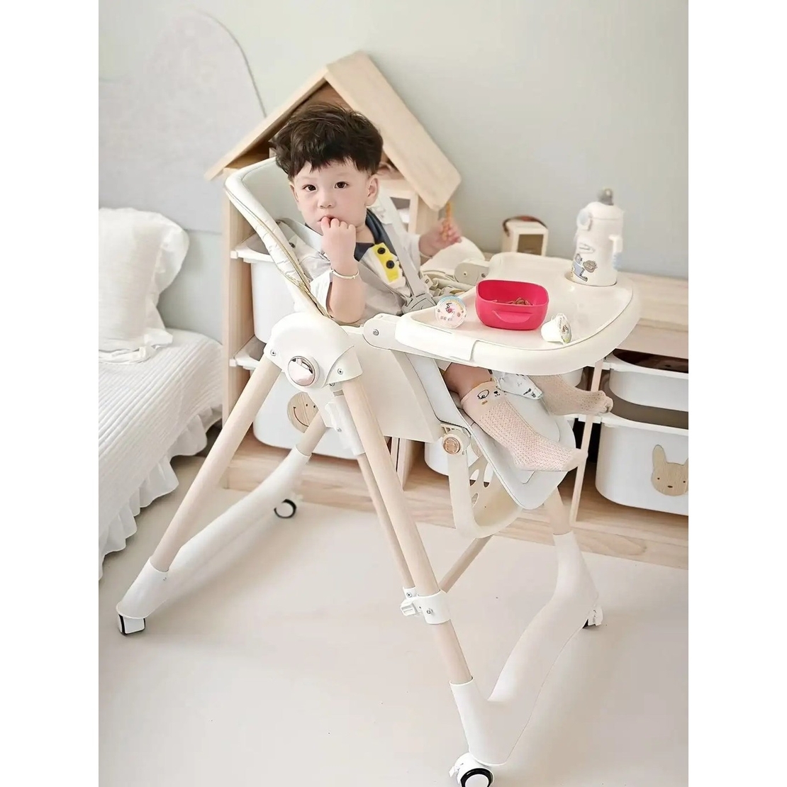 Scaun de Masa 2in1, Flippy, pentru Copii 6 luni - 4 Ani, Pliabil, cu Roti, Balansoar, Leagan, Reglabil, Tava de Masa Dubla, Centura in 5 Puncte, 96 x 56 x 76 cm, Sampanie