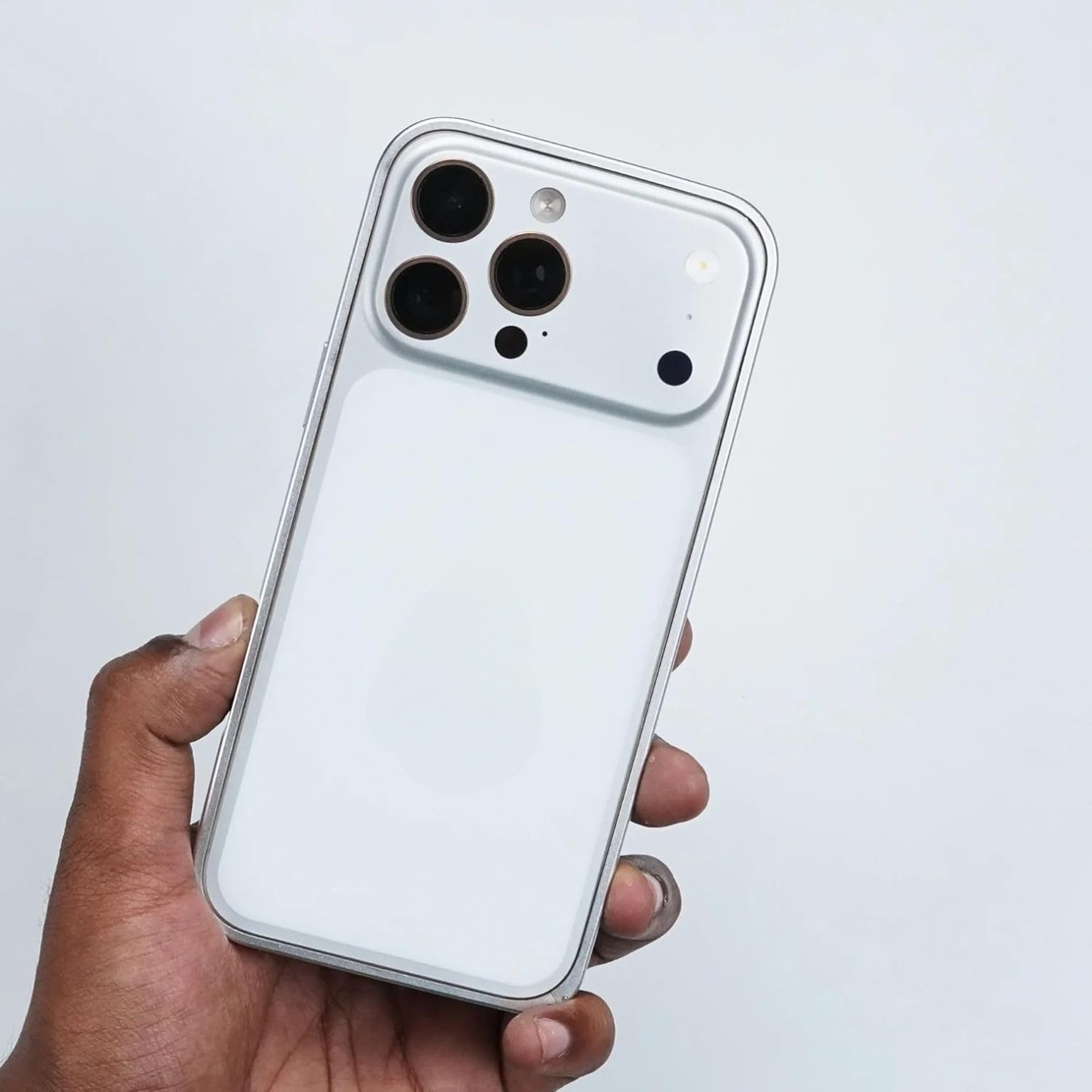 Carcasa Metalica, Vafy, Compatibila Apple iPhone 14 Pro, Creeaza Aspect de iPhone 17 Pro, Unibody Mat, Rezistenta la Zgarieturi, Argintiu