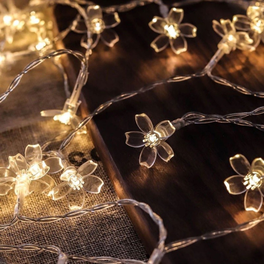 Instalatie Craciun, 5 metri, 20 Becuri LED tip Flori de cires, pentru exterior cu incarcare solara, Alb cald, Vafy