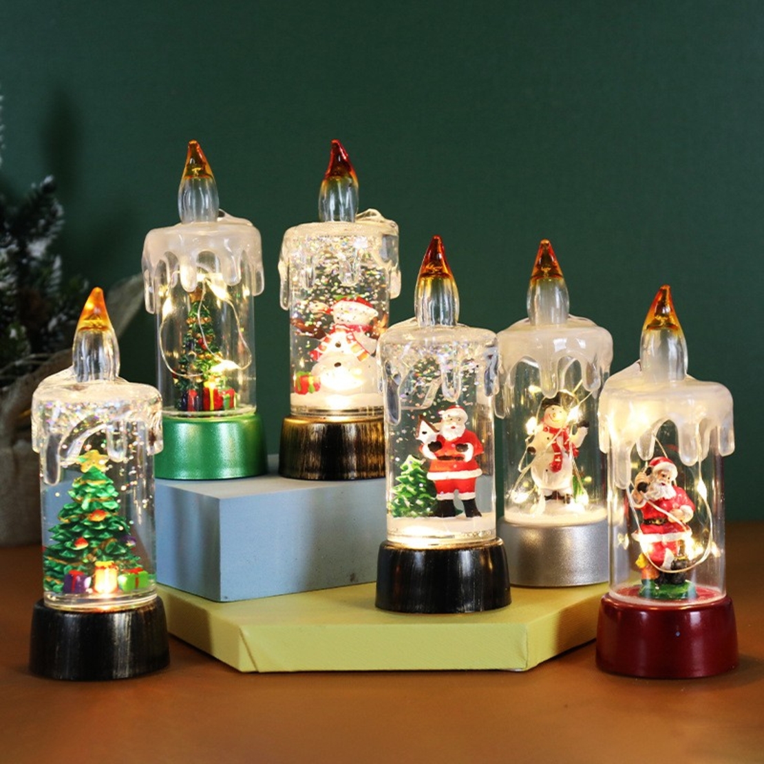Decoratiune de Craciun tip Lumanare, Flippy, Lumanare de Cristal fara Fulgi de Zapada, Model Brad, Iluminare LED, 13 x 5 x 5 cm, Baza Verde, Transparent