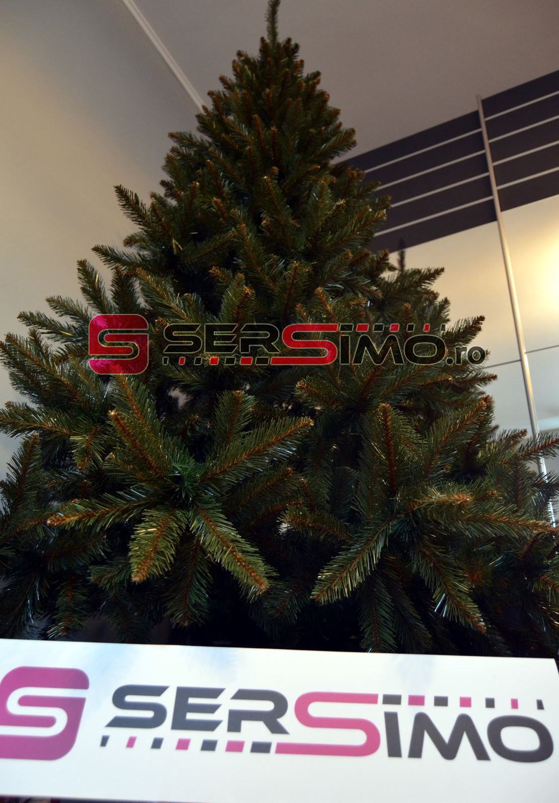 Brad artificial Christmas Deluxe by Sersimo, Royal, 220cm