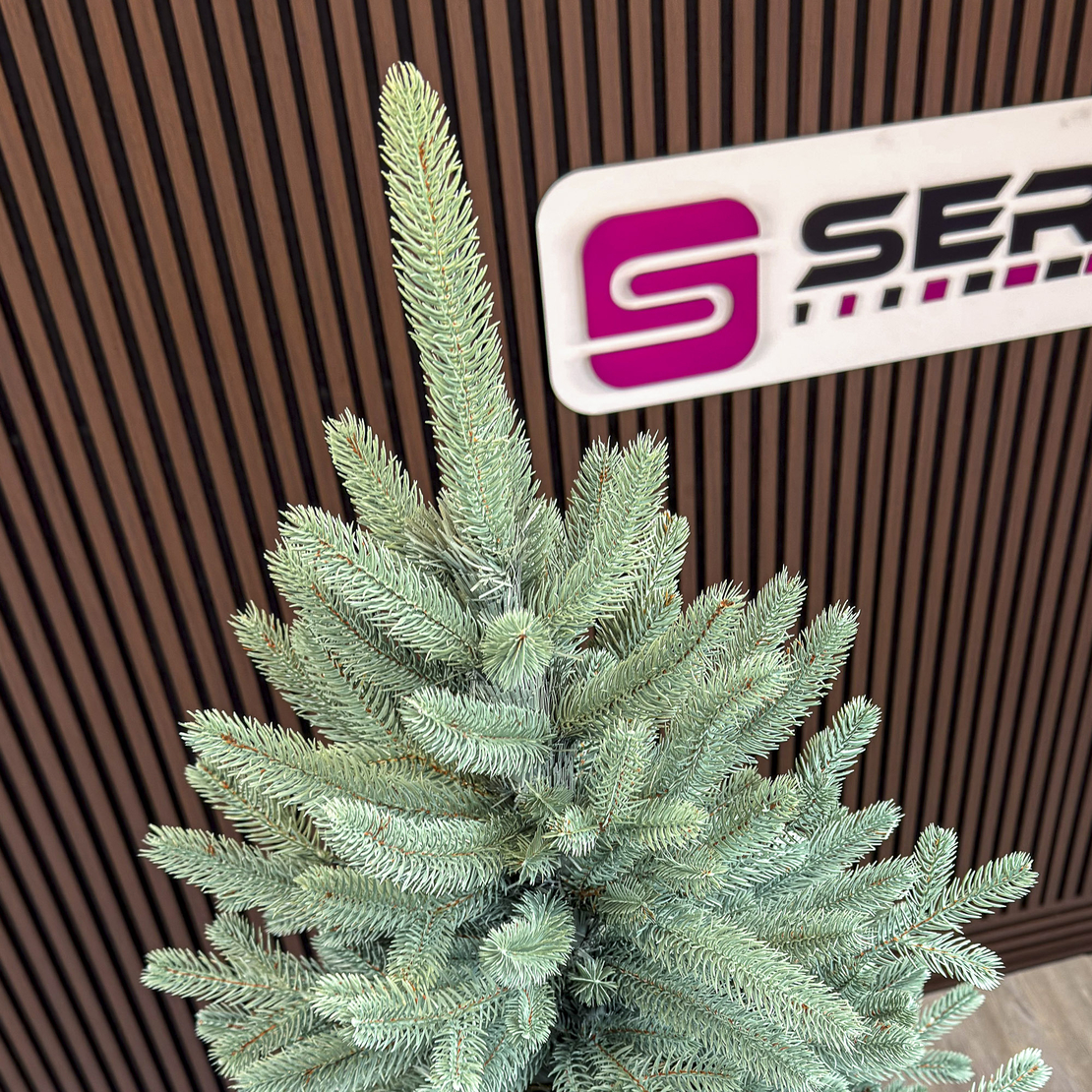 Brad artificial Christmas Deluxe by Sersimo, Viena Select argintiu, integral 3D, 250 cm