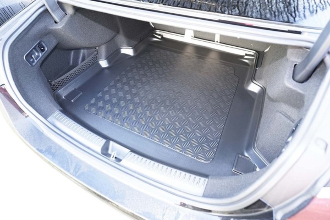 Tavita portbagaj Mercedes E-Class W214 fabricatie 05.2023 - prezent, caroserie sedan, nu corespunde pentru PHEV