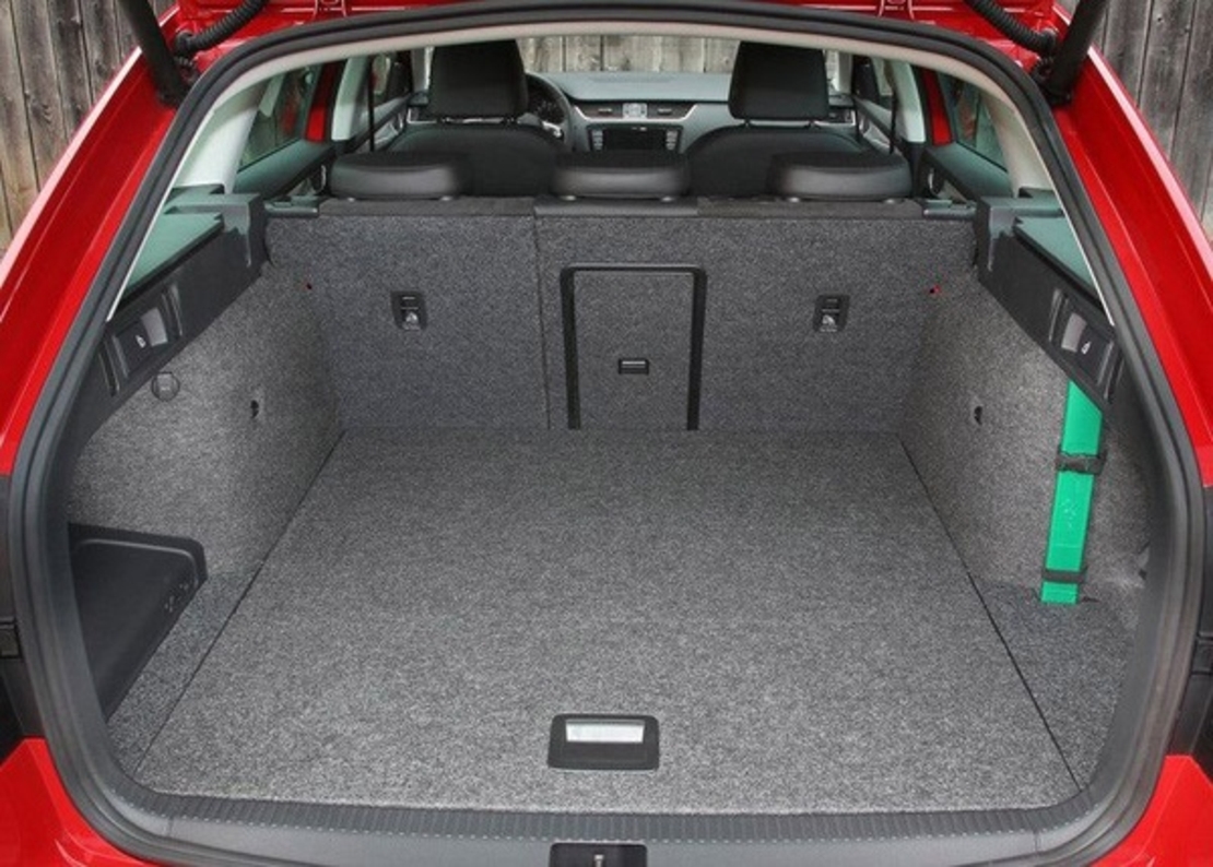 Tavita portbagaj Skoda Octavia III caroserie combi fabricatie 2013 - prezent (portbagaj superior, pentru varianta cu subwoofer)