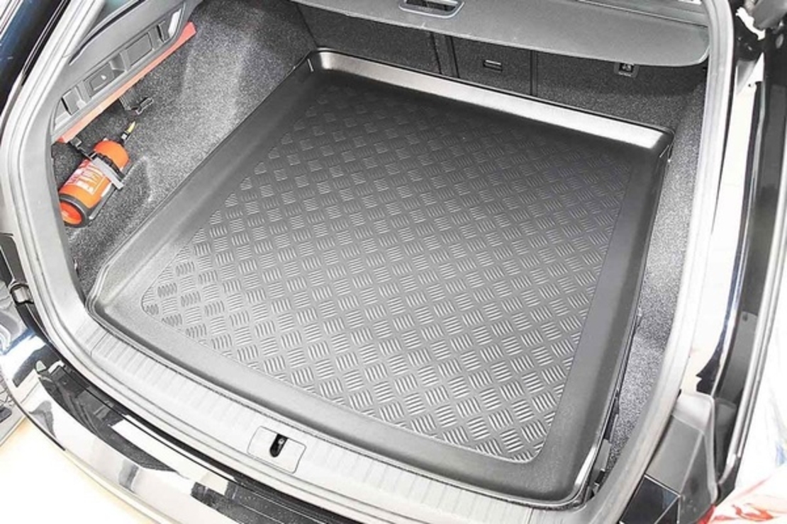 Tavita portbagaj Skoda Octavia III caroserie combi fabricatie 02.2013 - 05.2020 (portbagaj superior)