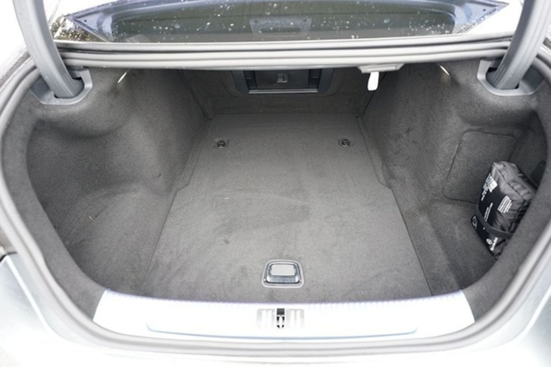 Tavita de portbagaj Mercedes S V 223 long, anul de fabricatie 12.2020 - prezent, caroserie Sedan