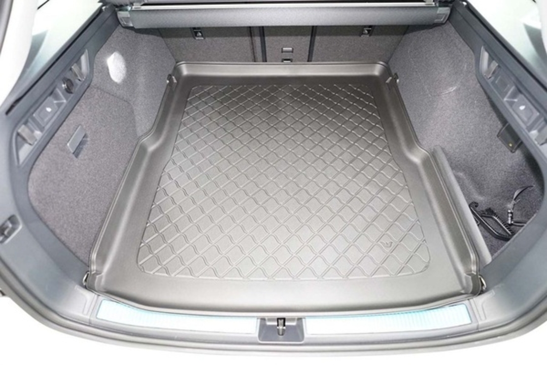 Tavita portbagaj Volkswagen Passat B9 fabricatie 11.2023 - prezent, caroserie combi, podea variabila in pozitie superioara, fara separator