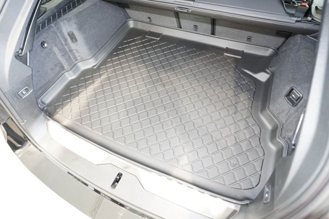 Tavita de portbagaj BMW Seria 5 G31 PHEV, caroserie combi, fabricatie 03.2017-09.2023 (inclusiv facelift)
