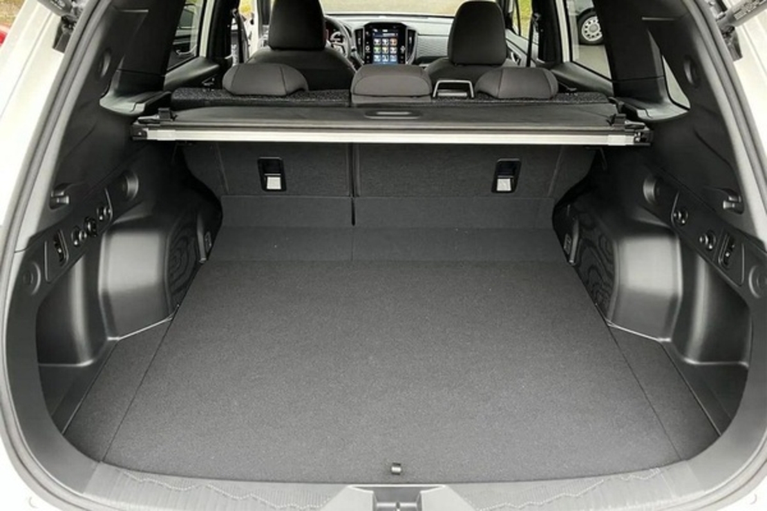 Tavita portbagaj Subaru Forester VI e-Boxer, fabricatie 11.2024 - prezent, caroserie suv, cu/fara subwoofer, ureche detasabila pe dreapta