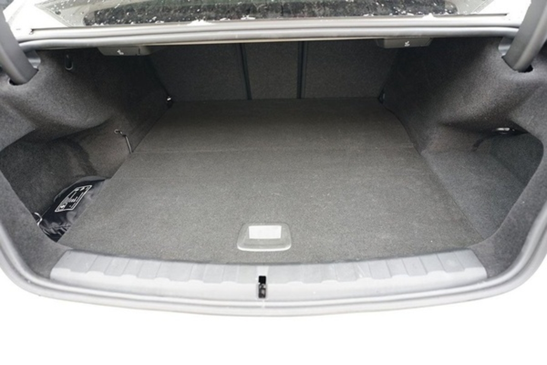Tavita portbagaj BMW Seria 3 G20 PHEV fabricatie 07.2019 - prezent, caroserie sedan, portbagaj superior, podea variabila in pozitie superioara