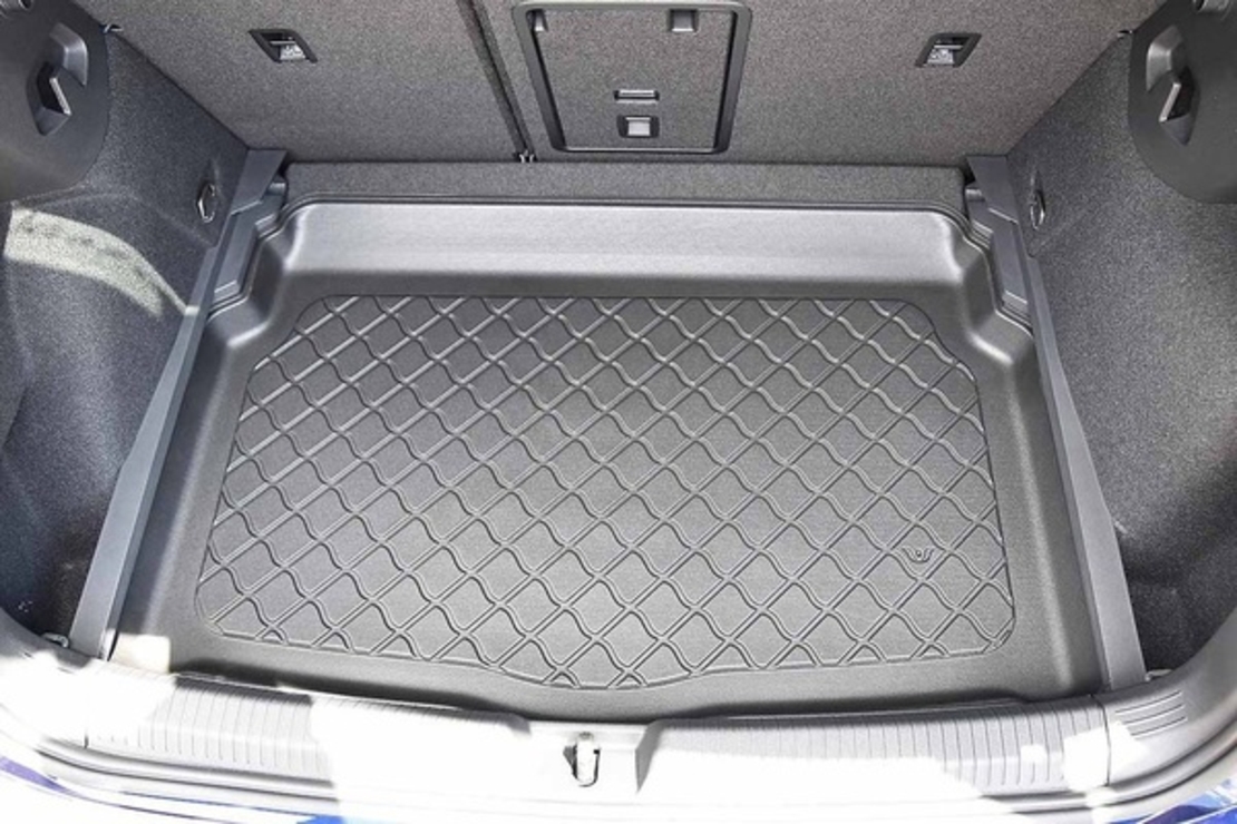Tavita portbagaj Volkswagen Golf VIII, caroserie hatchback, fabricatie 2020 - prezent (portbagaj inferior)