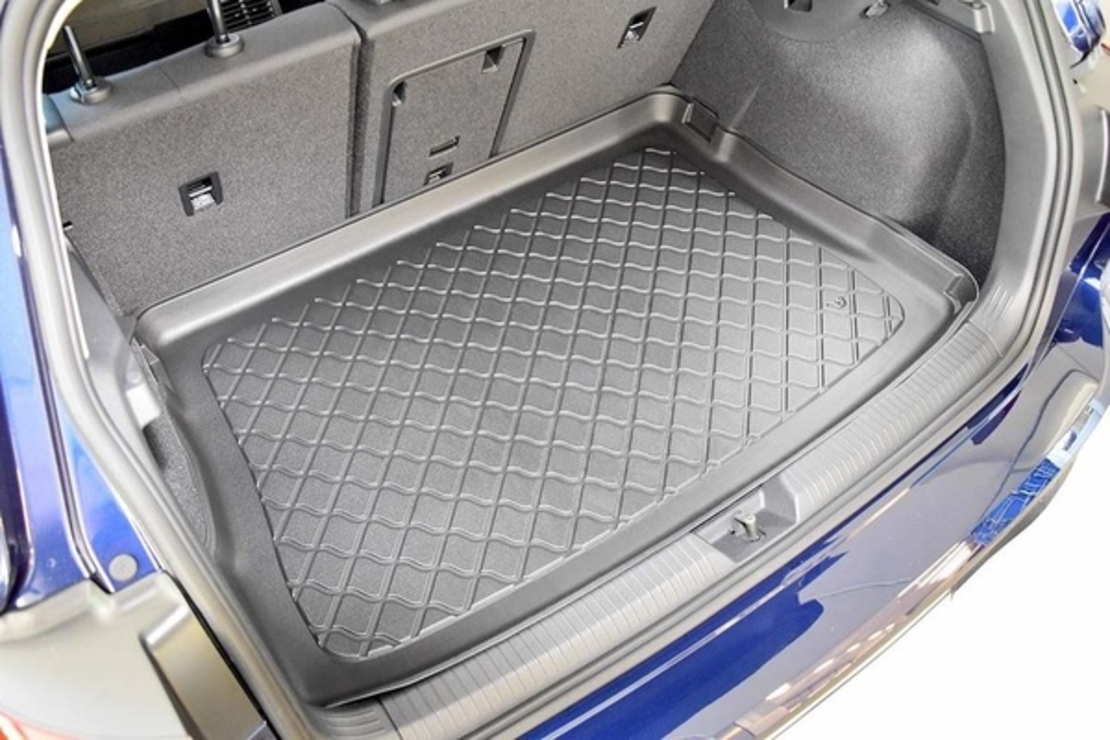 Tavita portbagaj Volkswagen Golf VIII, caroserie hatchback, fabricatie 2020 - prezent (portbagaj superior)