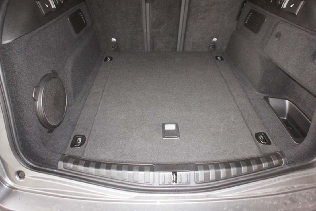 Tavita portbagaj Alfa Romeo Stelvio (Type 949), fabricatie 2017 - prezent