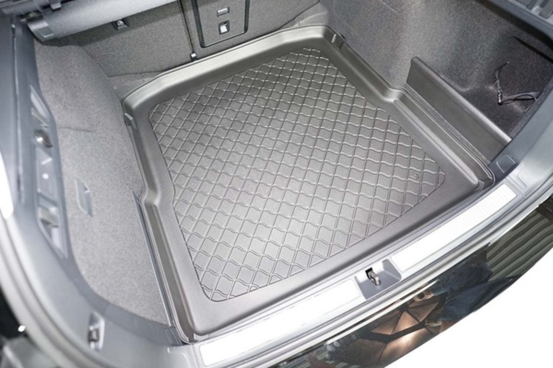Tavita portbagaj Skoda Superb IV fabricatie 12.2023 - prezent, caroserie combi, portbagaj inferior, fara podea ajustabila pe inaltime, nu corespunde p