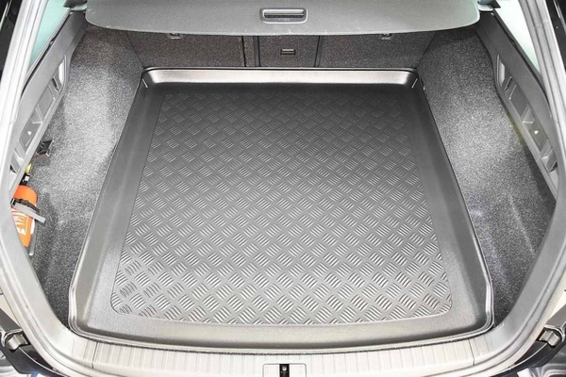 Tavita portbagaj Skoda Octavia III caroserie combi fabricatie 02.2013 - 05.2020 (portbagaj superior)