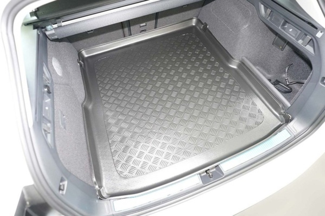 Tavita portbagaj Volkswagen Passat B9 fabricatie 11.2023 - prezent, caroserie combi, podea variabila in pozitie superioara, fara separator