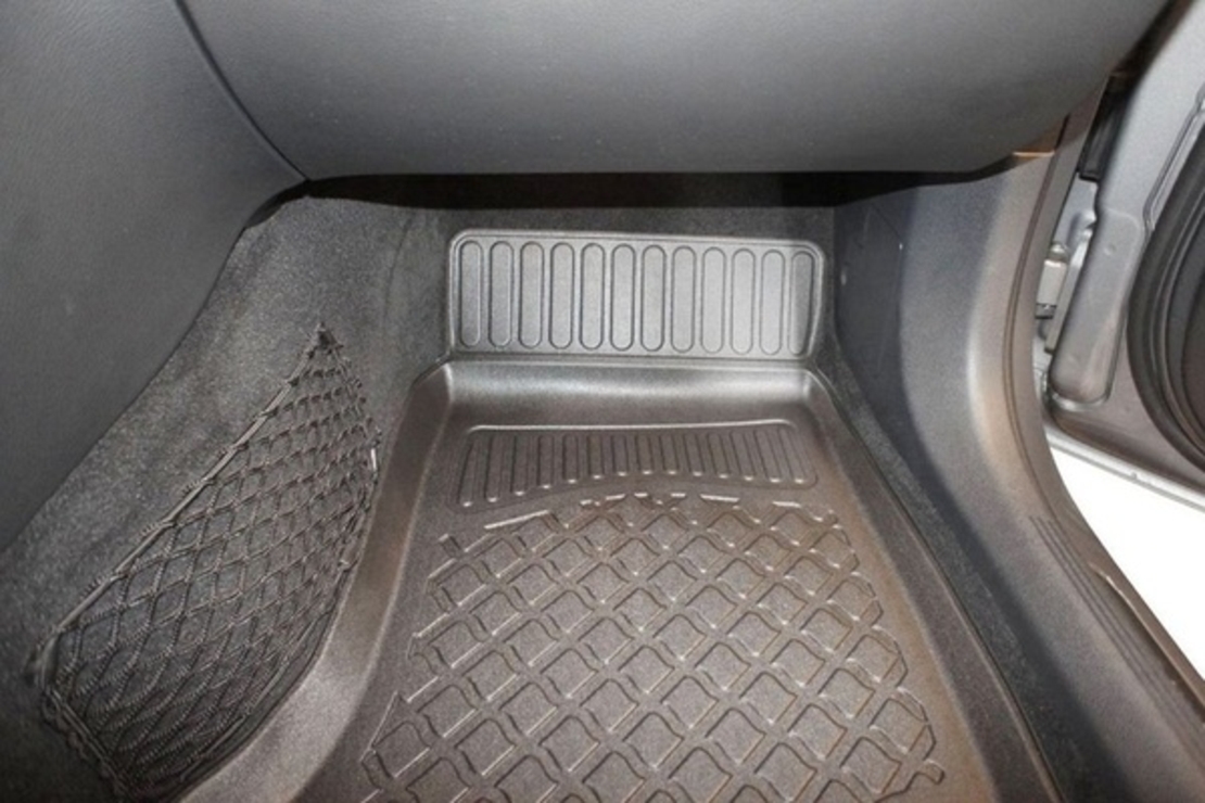 Covorase auto tip tavita Mercedes Clasa C W205 fabricatie 03.2014 - prezent