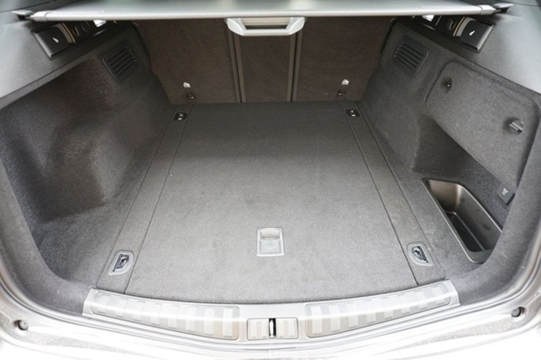 Tavita de portbagaj Alfa Romeo Stelvio (Type 949), anul de fabricatie 01.2017-prezent, caroserie SUV, fara subwoofer