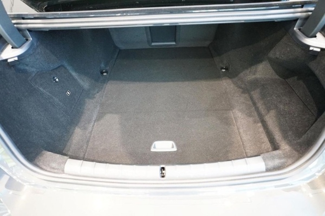 Tavita portbagaj BMW i7 G70, fabricatie 11.2022 - prezent, caroserie sedan