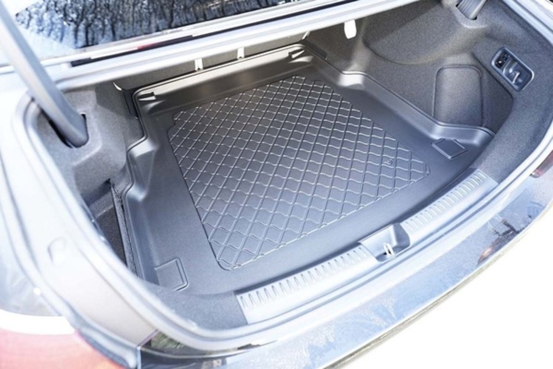 Tavita portbagaj Mercedes E-Class W214 fabricatie 05.2023 - prezent, caroserie sedan, nu corespunde pentru PHEV