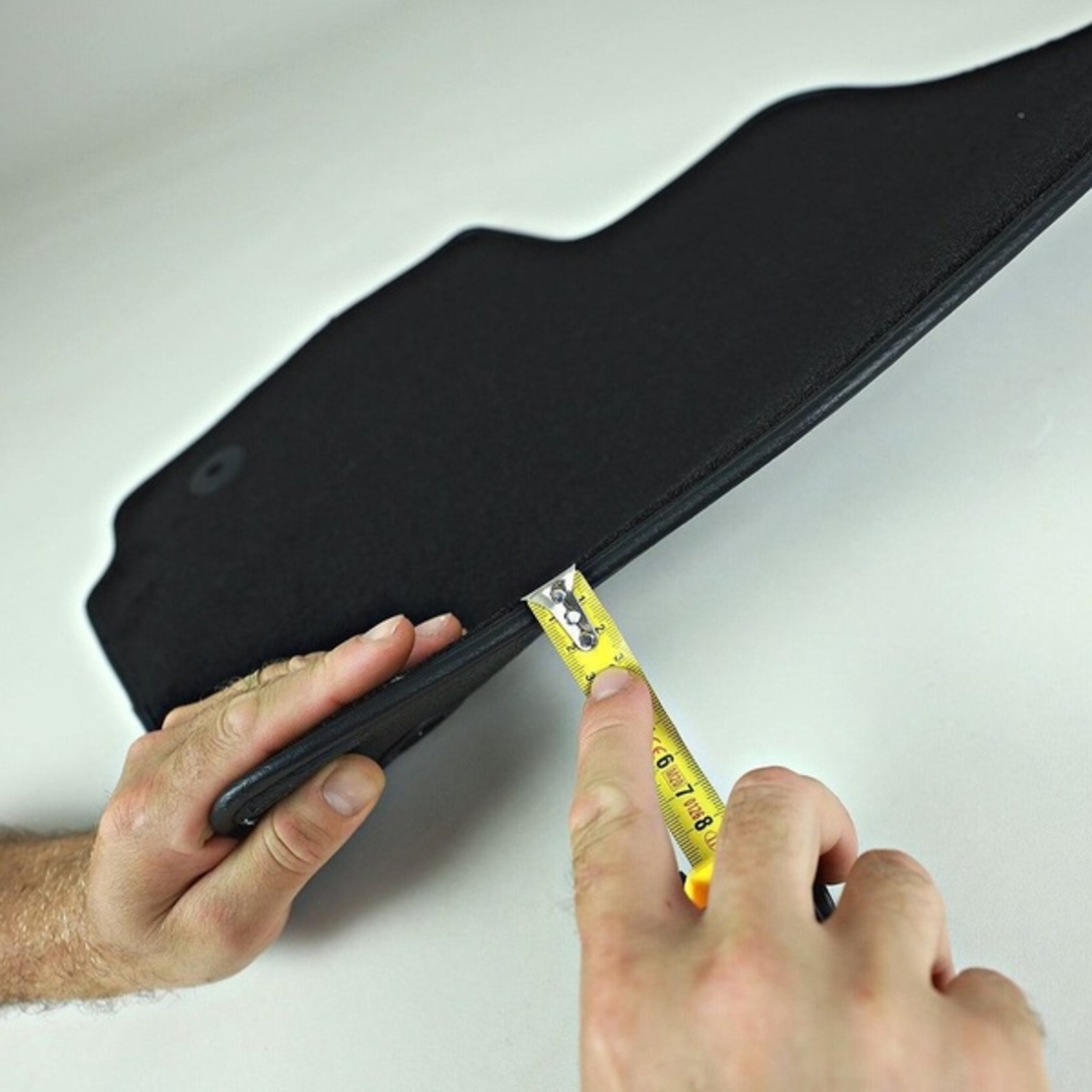 Covorase auto mocheta (negru) Mercedes W124, an fabricatie 1986 - 1996, caroserie combi, sistem de prindere universal | 1045454BLACK