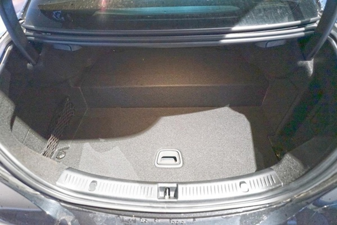 Tavita de portbagaj Mercedes Clasa E W213 Plug-in Hybrid, anul de fabricatie 07.2016-08.2023, caroserie Sedan