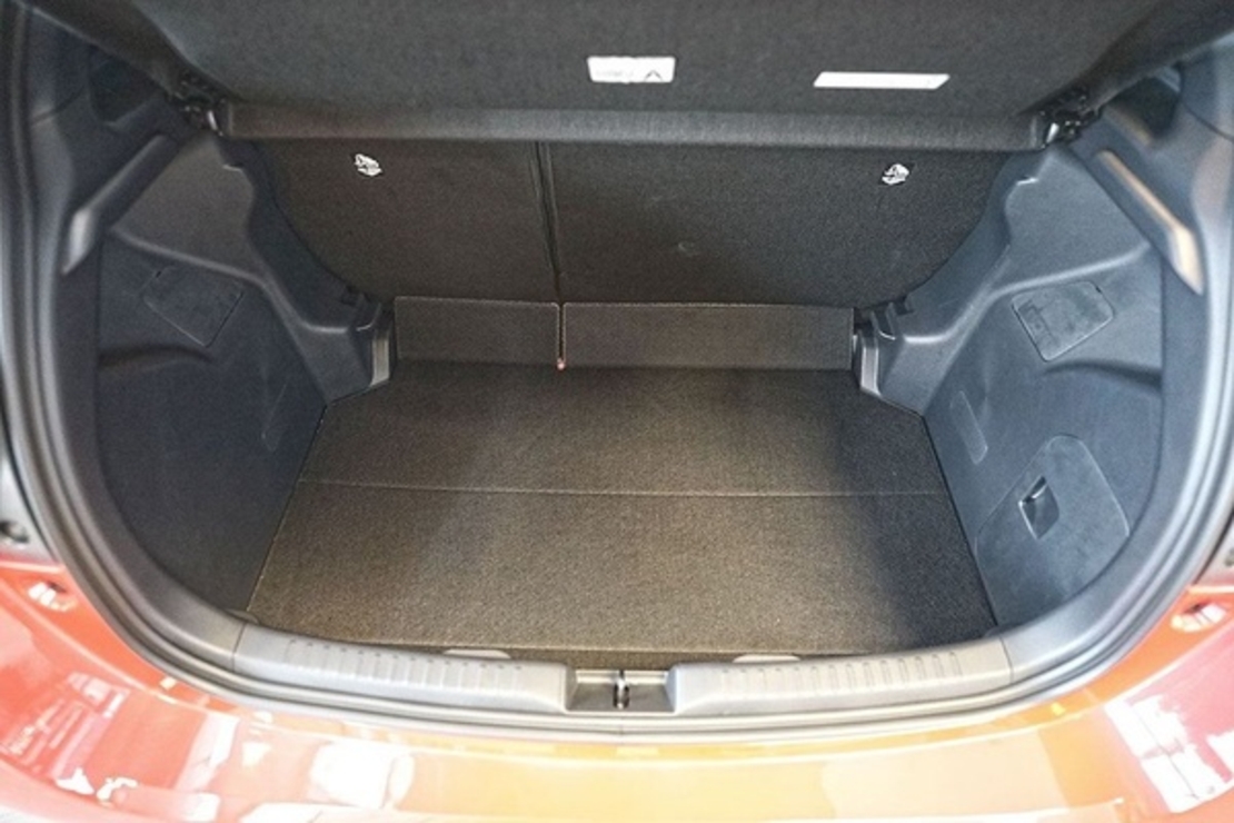 Tavita portbagaj Toyota Yaris IV Hybrid, fabricatie 09.2020 - prezent (portbagaj mai jos)
