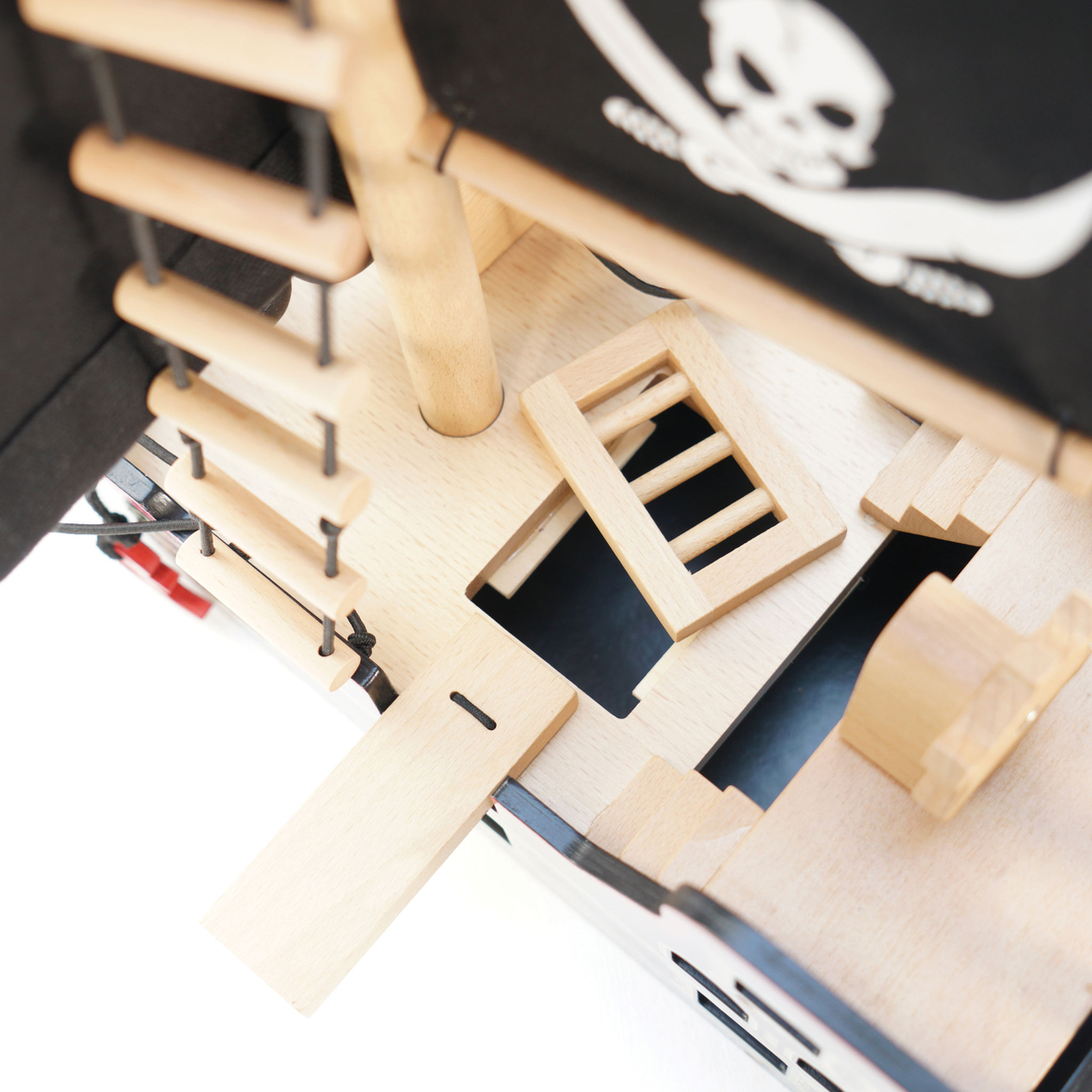 Jucarie din lemn, Le Toy Van, corabia piratilor, neagra