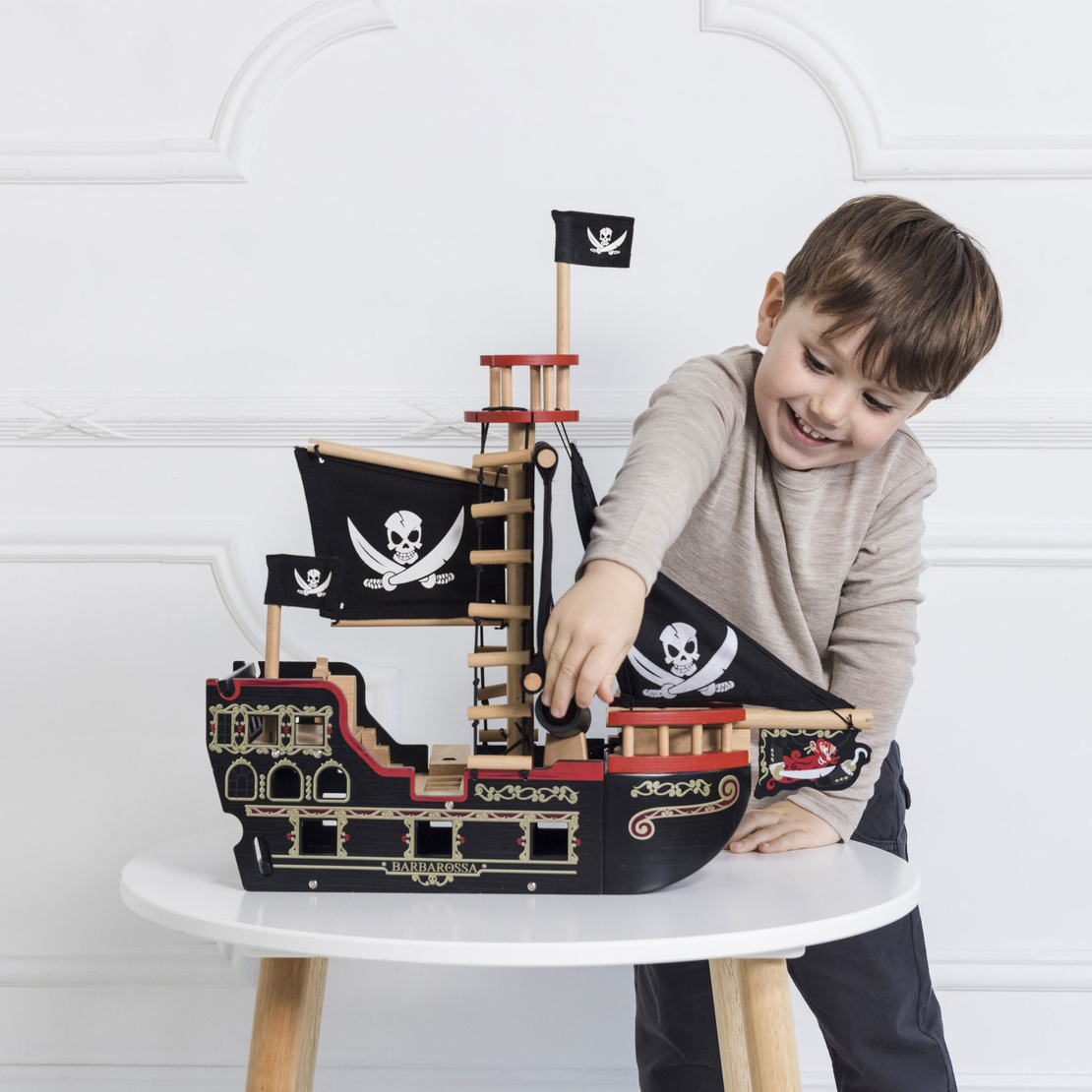 Jucarie din lemn, Le Toy Van, corabia piratilor, neagra