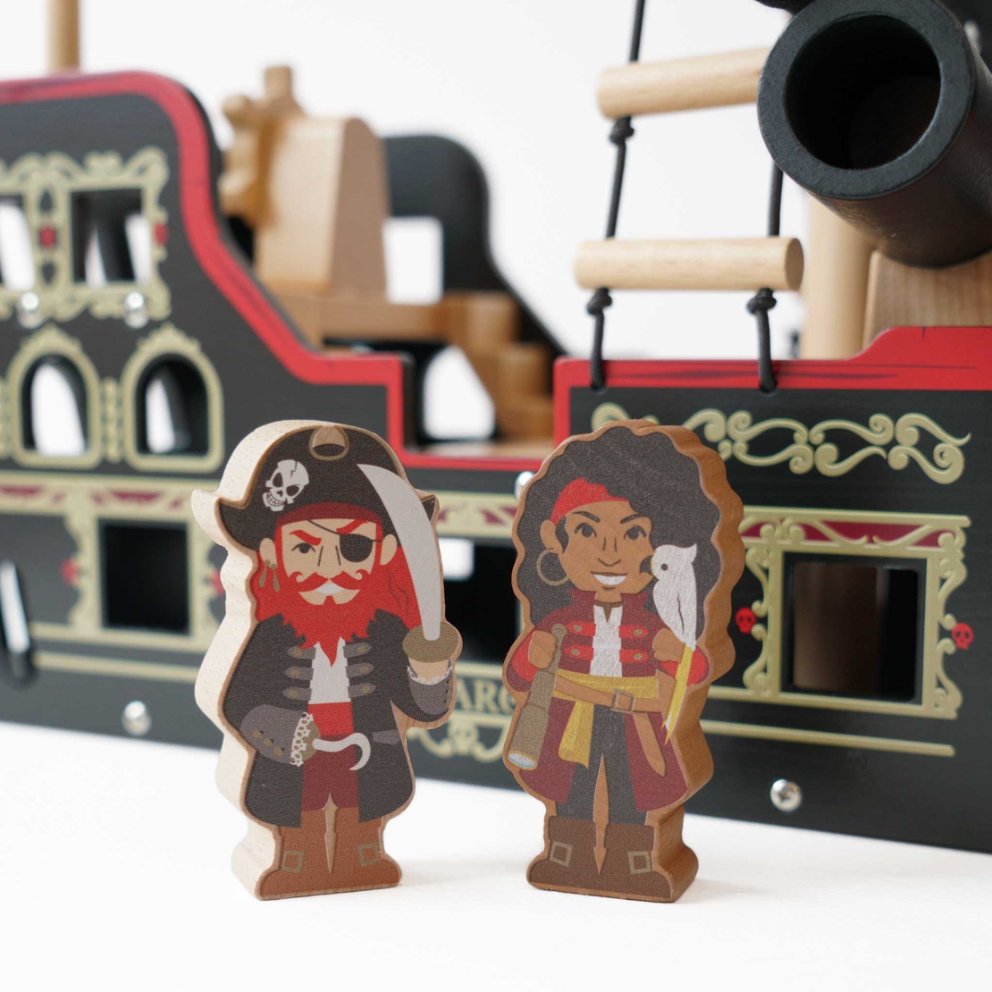 Jucarie din lemn, Le Toy Van, corabia piratilor, neagra