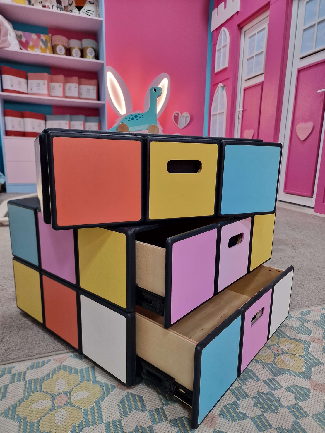 Masa „Cubul Rubik” cu Sertare – Funcționalitate, Joc și Design Premium - ARNIKA