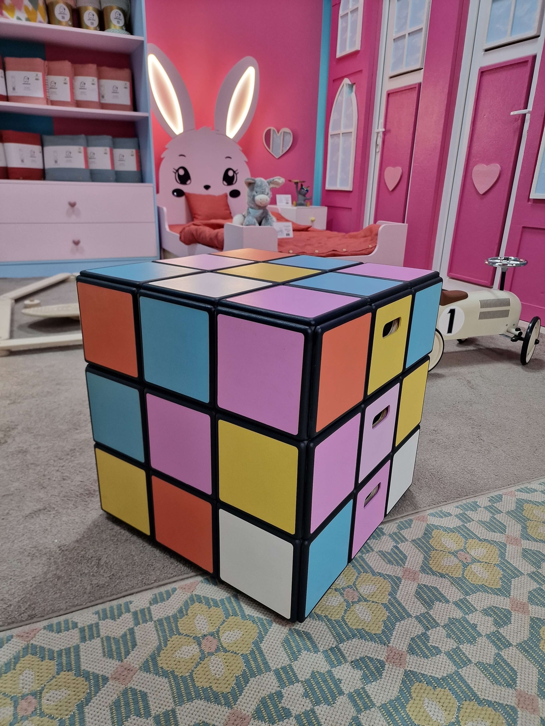 Masa „Cubul Rubik” cu Sertare – Funcționalitate, Joc și Design Premium - ARNIKA