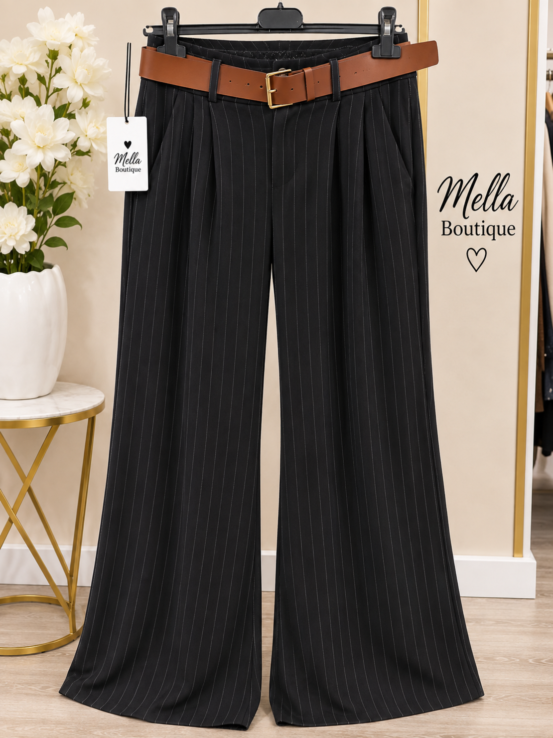 Pantaloni negri cu dungi, croiala lejera