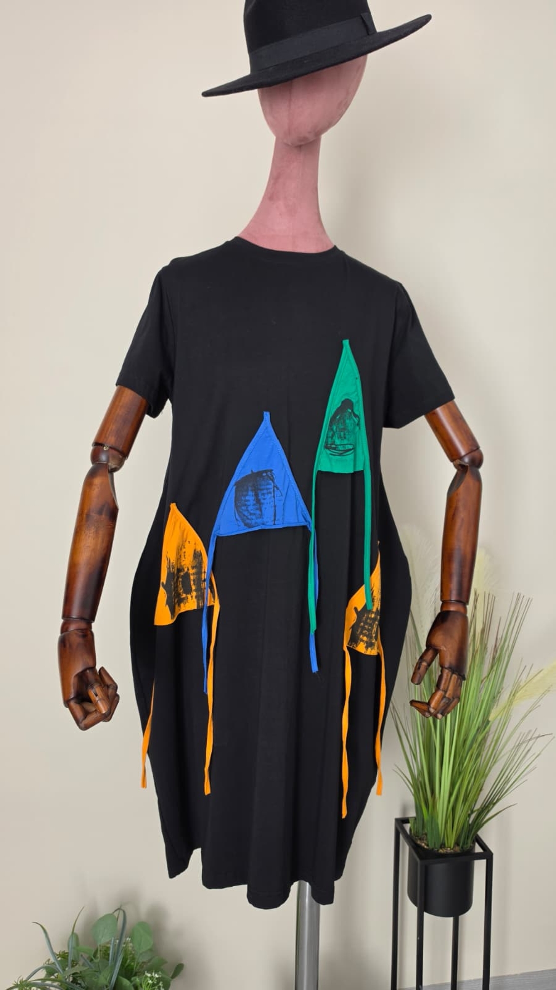 Rochie Casual Oversized Neagră „Abstract Patch”